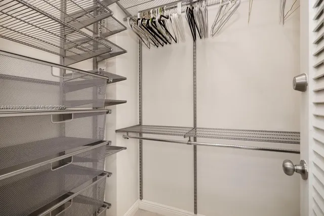 $3,000 | 100 Lincoln Road, Unit 330, Miami Beach, FL 33139