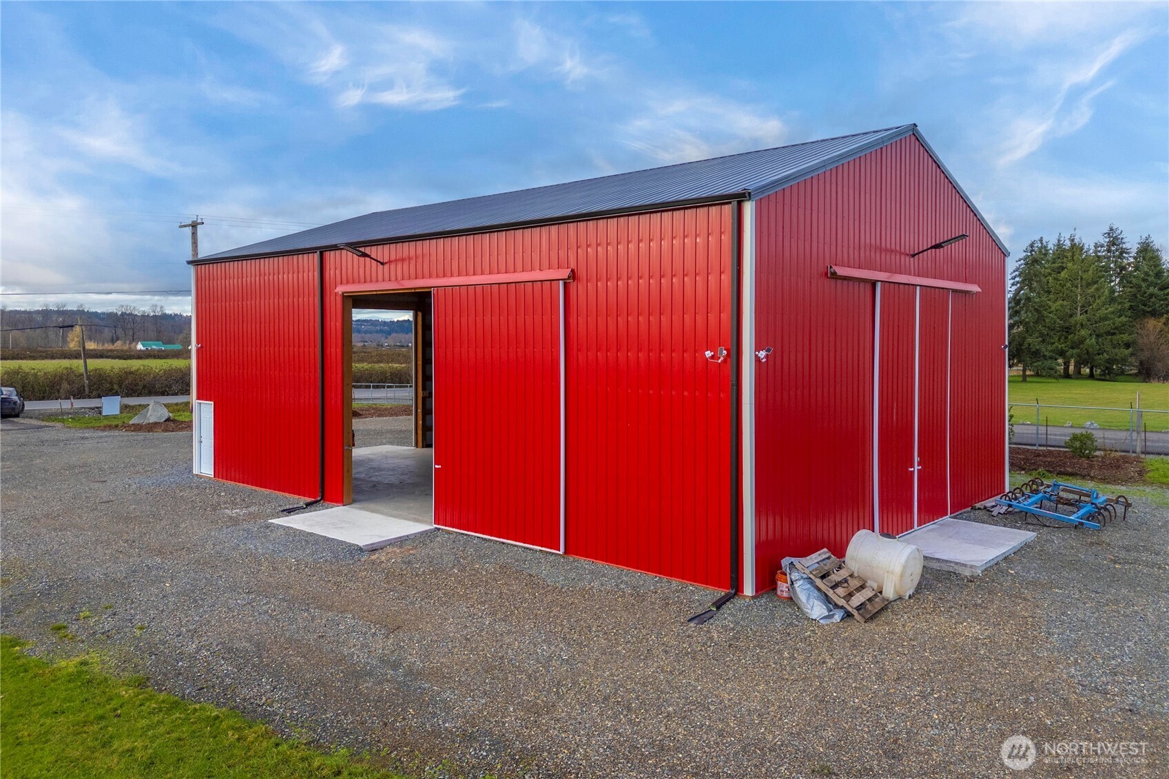 19403 Orville Road East Orting, WA 98360 - Photo 8 of 15 a backyard of a house with barbeque oven