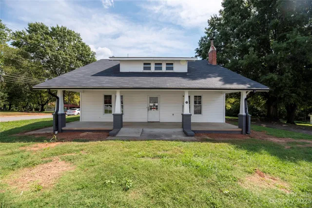 $244,000 | 328 South Miller Avenue, Statesville, NC 28677