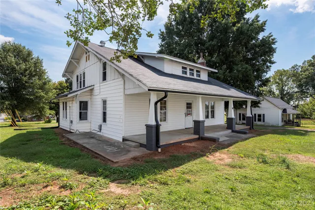 $244,000 | 328 South Miller Avenue, Statesville, NC 28677
