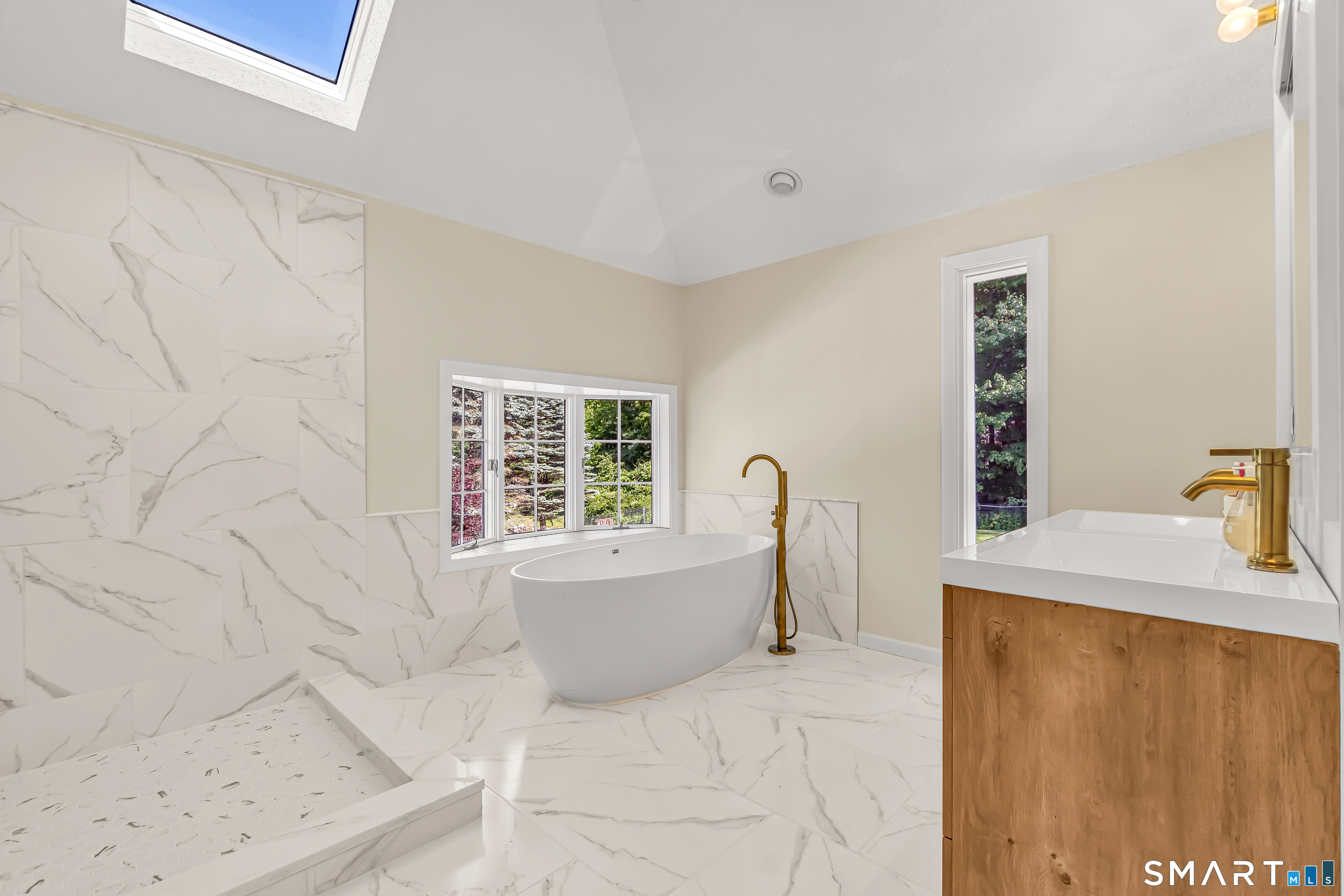 13 Pleasant Rise Circle Brookfield, CT 06804 - Photo 33 of 40 a bathroom with a tub sink and mirror