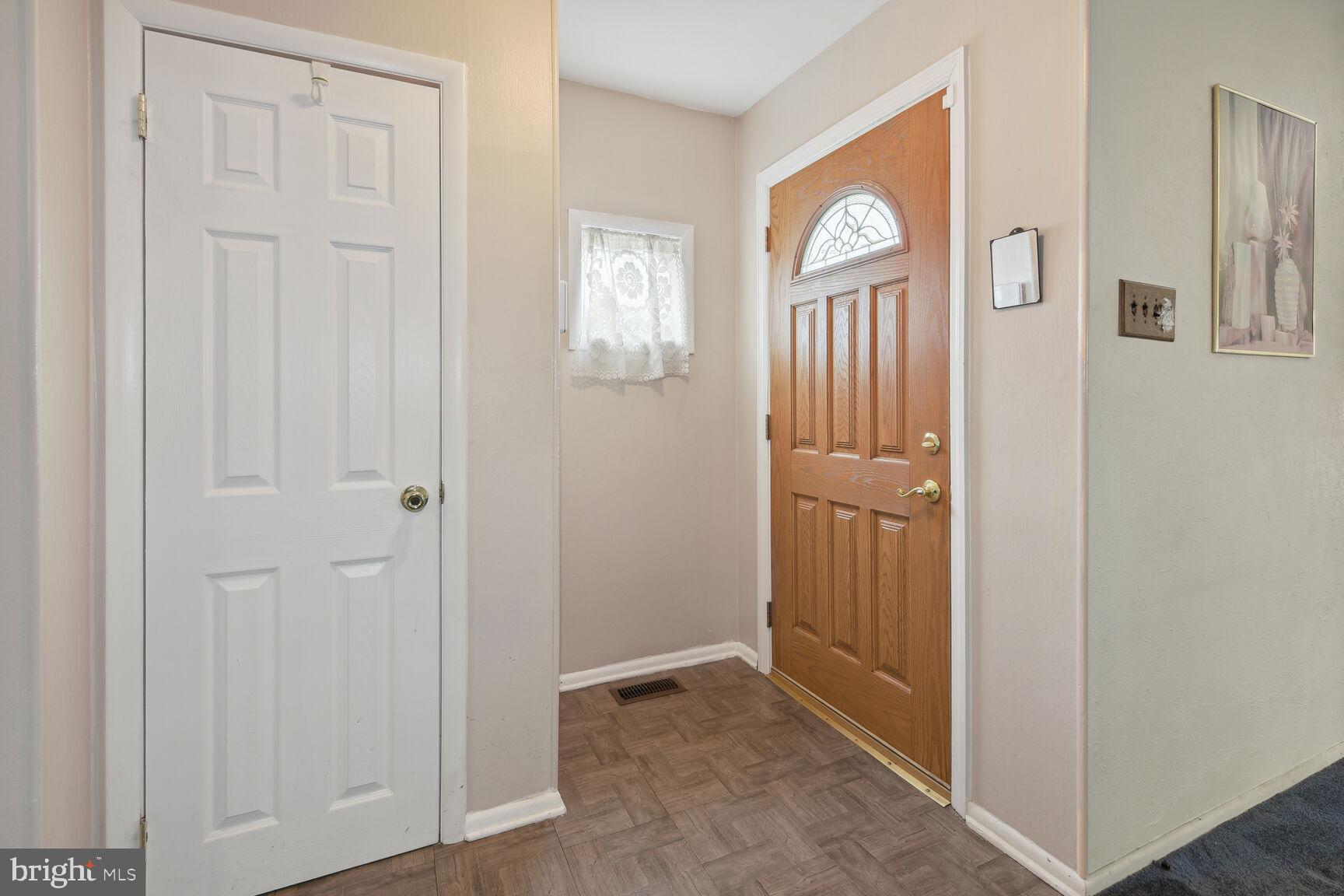 1314 Salem Road Burlington, NJ 08016 - Photo 2 of 20 Foyer Entrance
