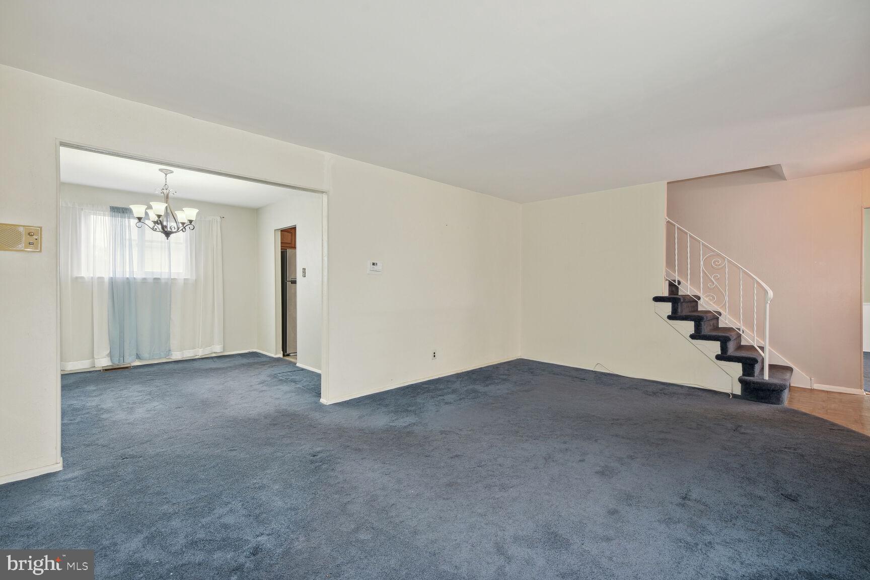 1314 Salem Road Burlington, NJ 08016 - Photo 5 of 20 Living Room