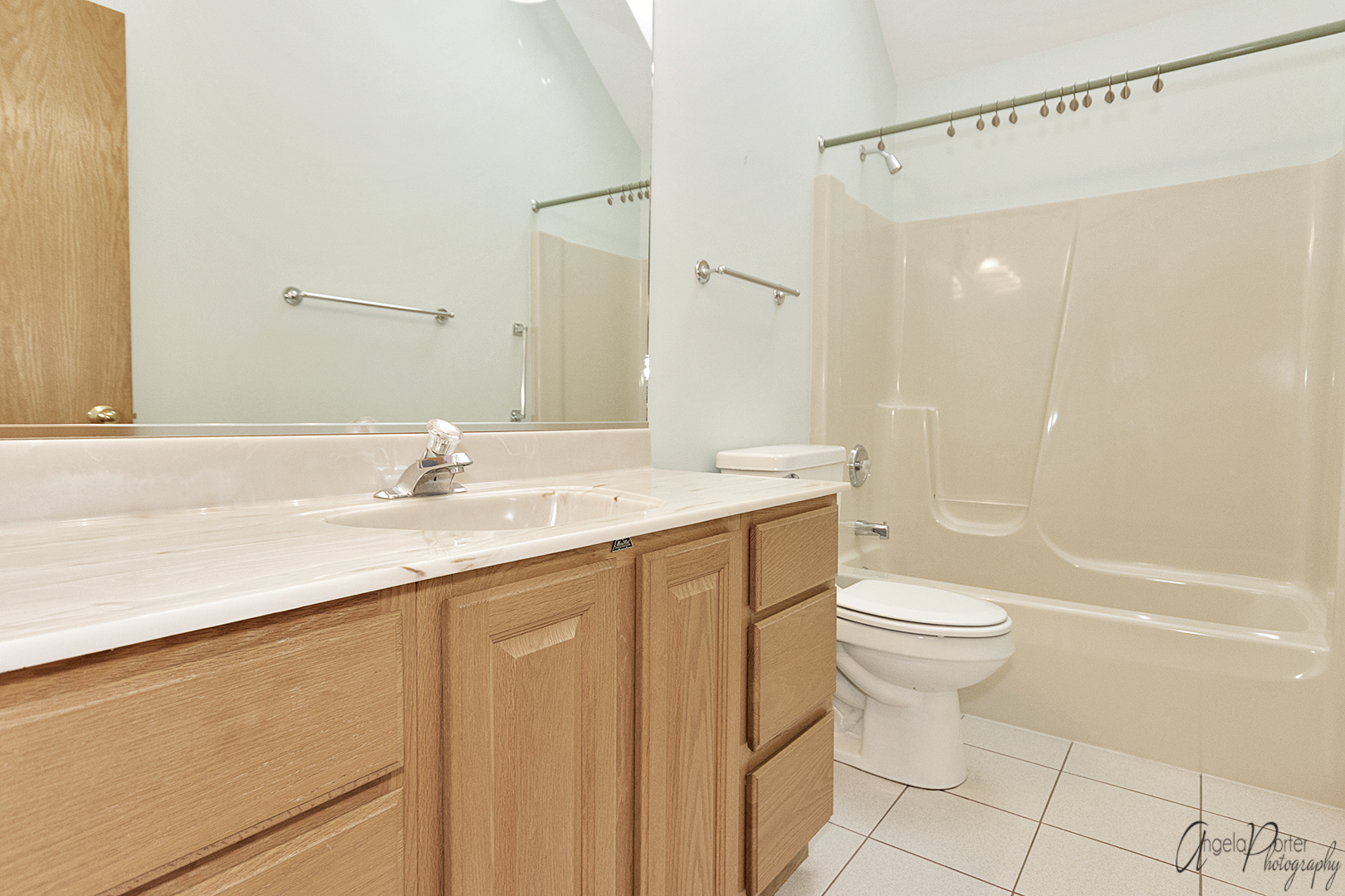 1409 Elm Street Spring Grove, IL 60081 - Photo 20 of 28 a bathroom with a sink a toilet and shower