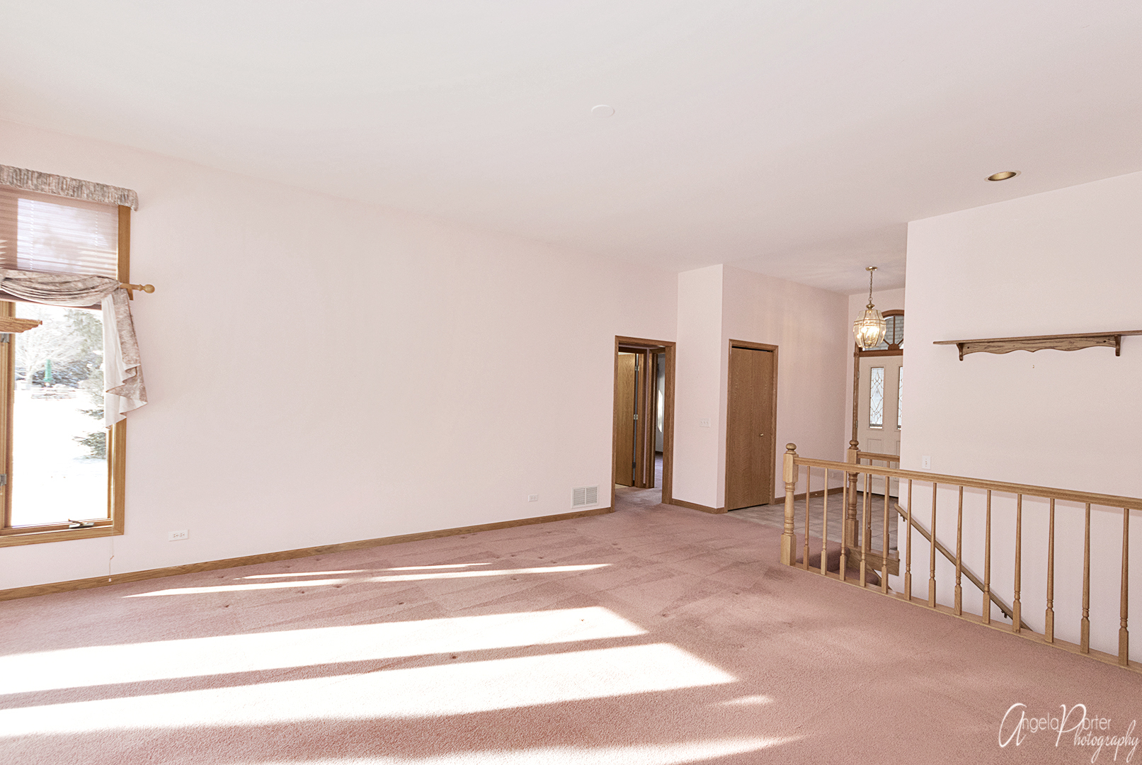 1409 Elm Street Spring Grove, IL 60081 - Photo 6 of 28 a view of a livingroom with entryway