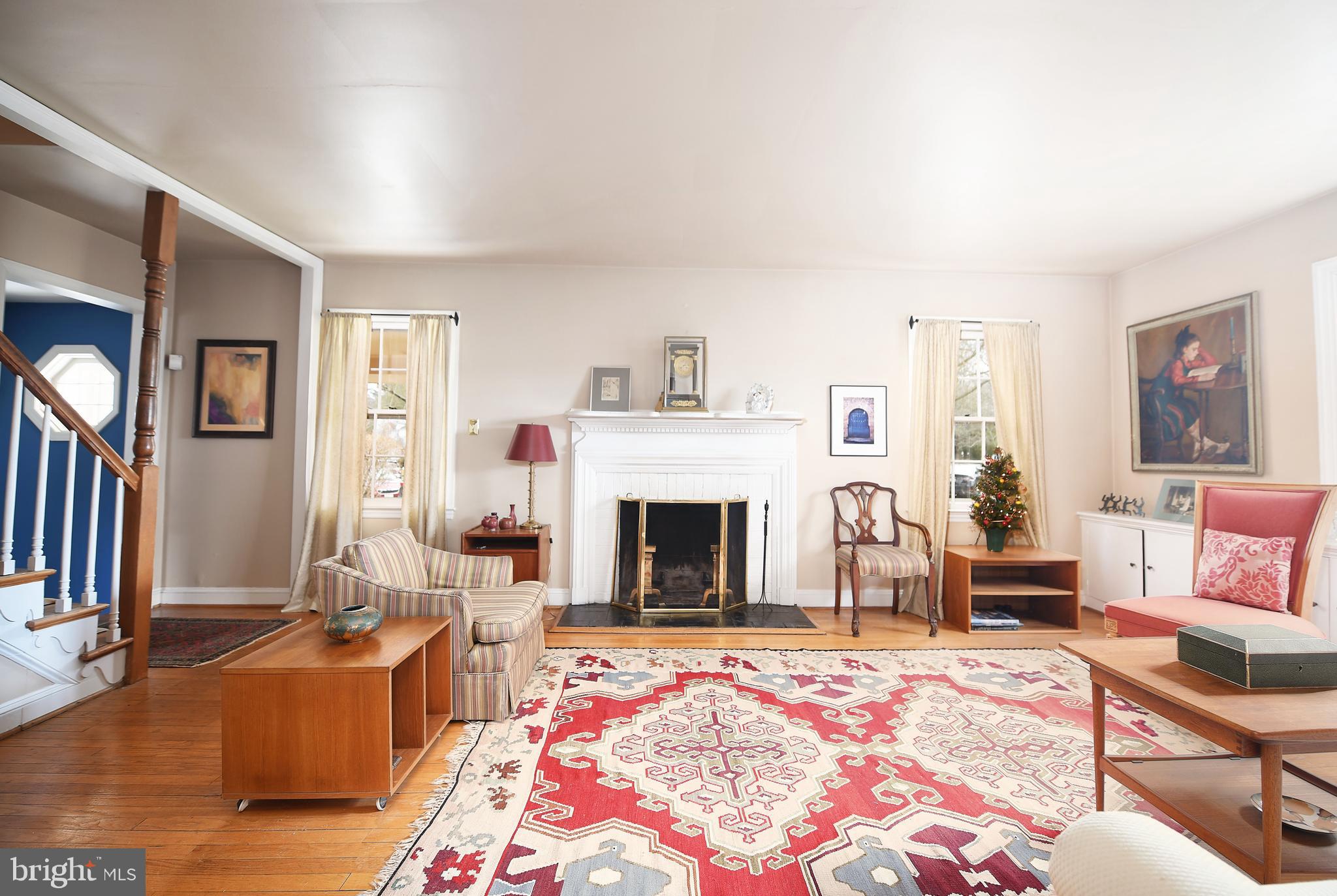 1234 Lake Falls Road Baltimore, MD 21210 - Photo 7 of 33 Living Room w/Beautiful Hardwood Flrs