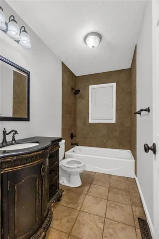 $262,000 | 17800 Whitney Court, Independence, MO 64057