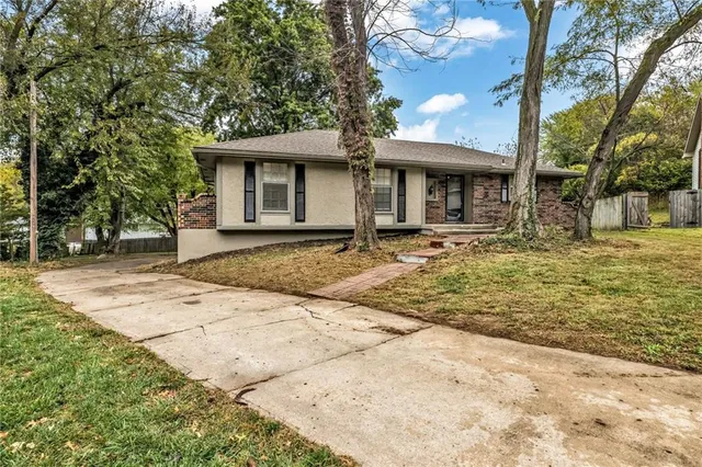 $262,000 | 17800 Whitney Court, Independence, MO 64057