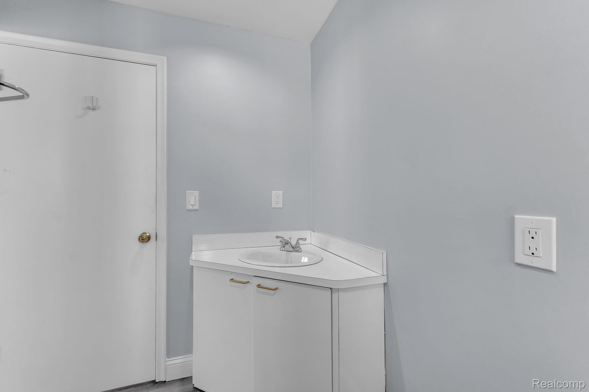 6576 Inkster Road West Bloomfield, MI 48322 - Photo 52 of 62 Bathroom featuring vanity