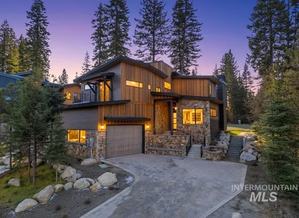 $2,489,000 | 1008 Violet Way, McCall, ID 83638