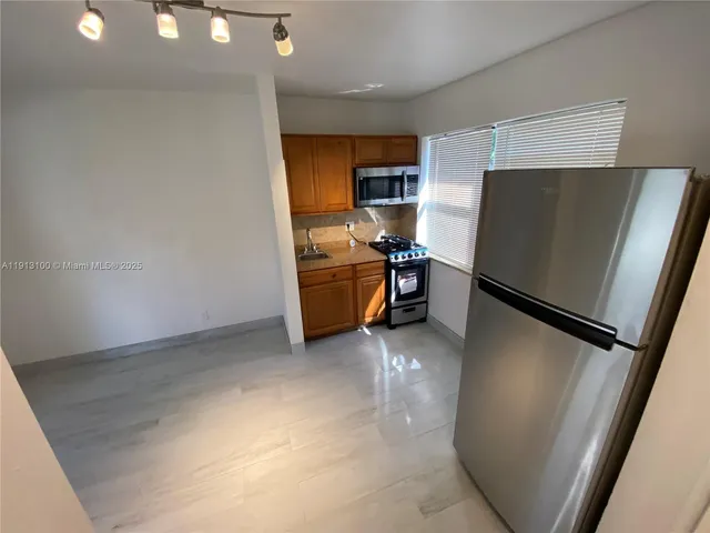 $1,100 | 1723 Liberty Street, Unit 8, Hollywood, FL 33020