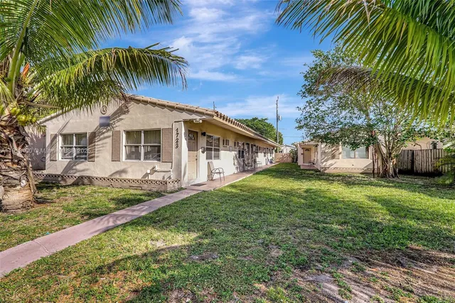 $1,100 | 1723 Liberty Street, Unit 8, Hollywood, FL 33020