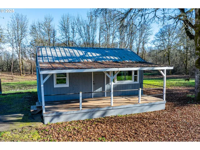en empty room with wooden floor and windows