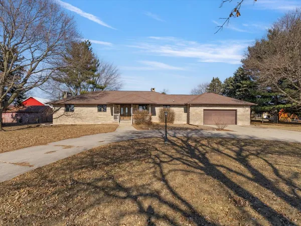$381,500 | 12292 Indian Trail Road, Geneseo, IL 61254