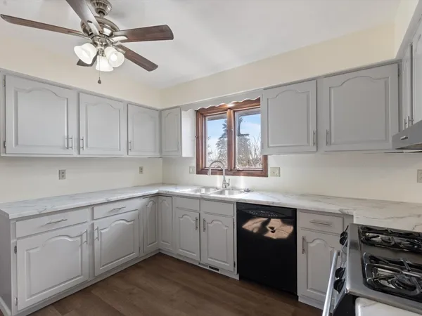 $381,500 | 12292 Indian Trail Road, Geneseo, IL 61254