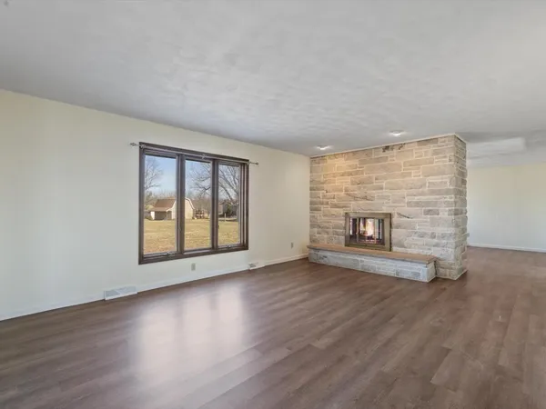 $381,500 | 12292 Indian Trail Road, Geneseo, IL 61254