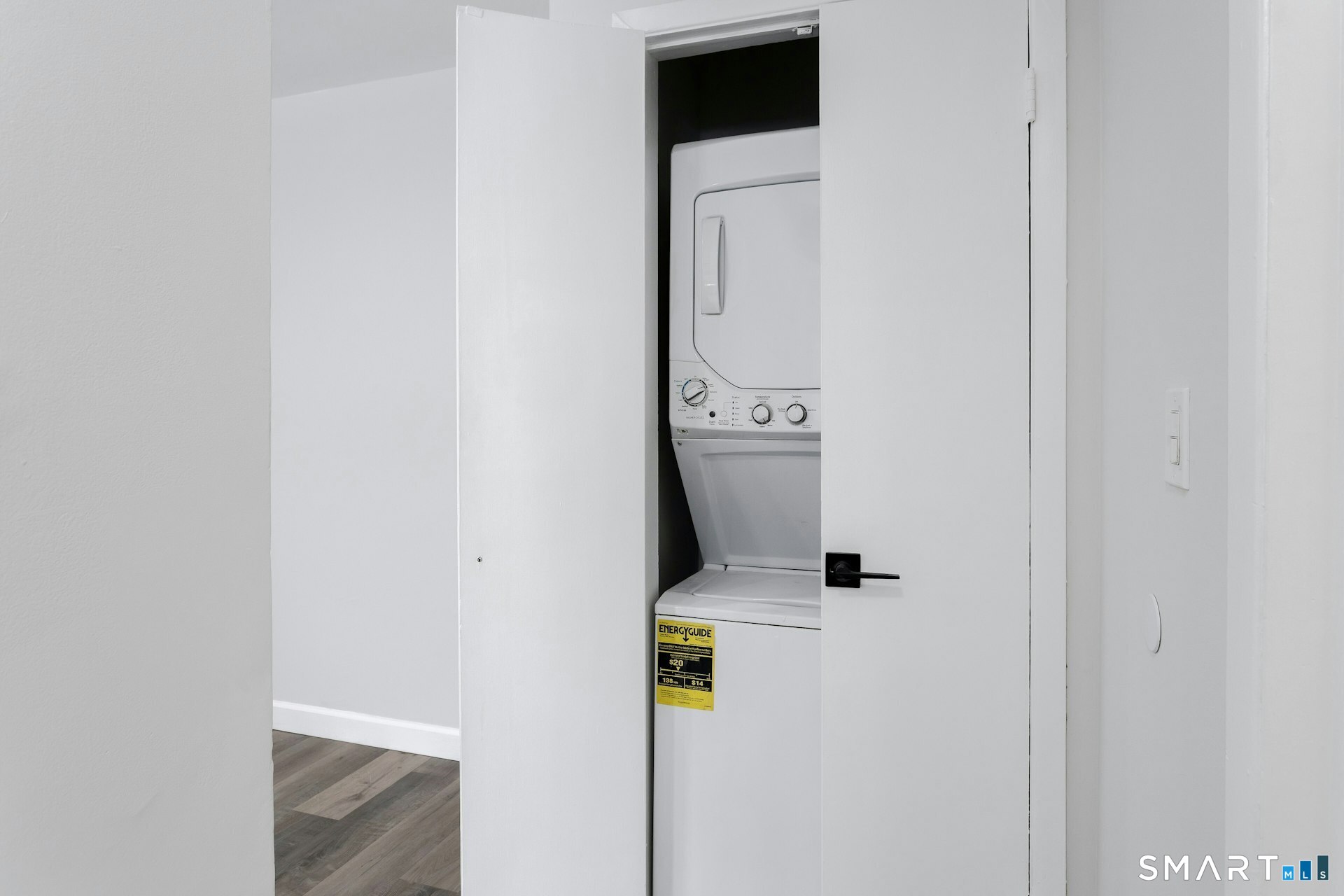 154 Cold Spring Road, Unit 18 Stamford, CT 06905 - Photo 17 of 28 a bathroom with a sink