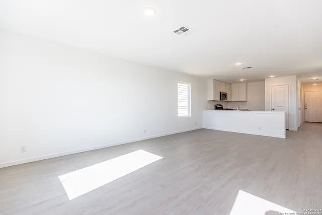 $1,800 | 12136 La Cuchilla San Antonio Tx 78245, San Antonio, TX 78245