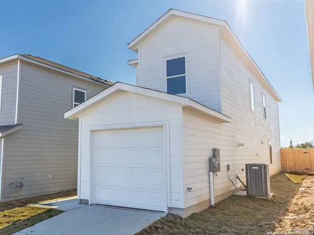 $1,800 | 12136 La Cuchilla San Antonio Tx 78245, San Antonio, TX 78245