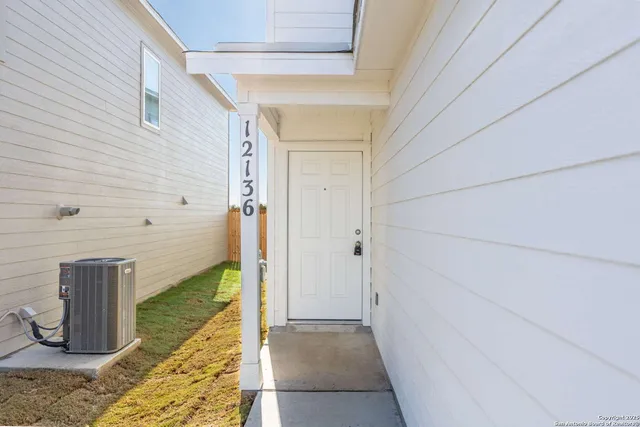 $1,800 | 12136 La Cuchilla San Antonio Tx 78245, San Antonio, TX 78245