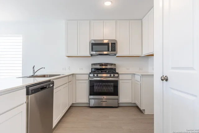 $1,800 | 12136 La Cuchilla San Antonio Tx 78245, San Antonio, TX 78245