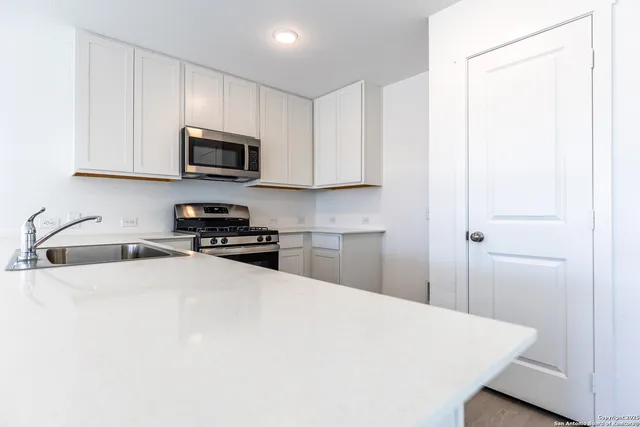 $1,800 | 12136 La Cuchilla San Antonio Tx 78245, San Antonio, TX 78245