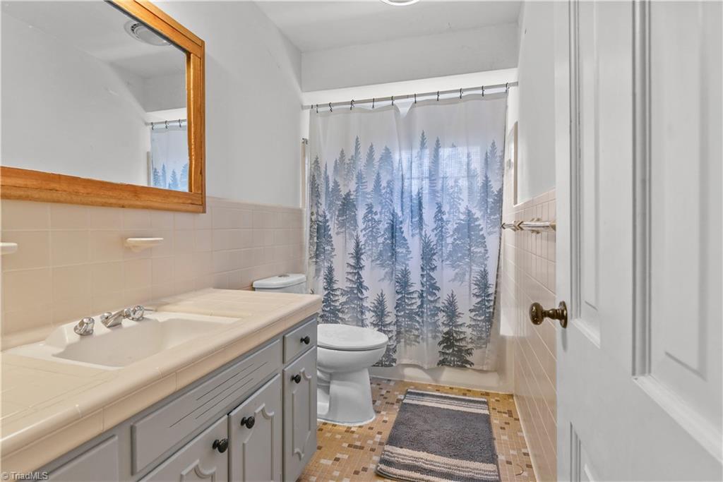 1903 Huntington Road Greensboro, NC 27408 - Photo 30 of 49