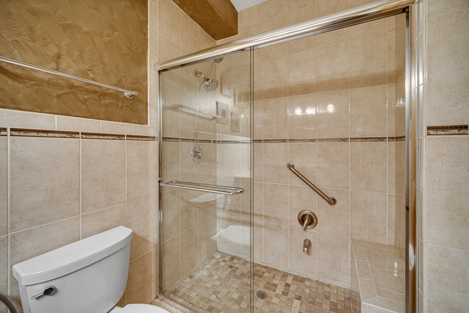 441 Delaware Circle Bolingbrook, IL 60440 - Photo 33 of 69 a bathroom with a shower and a toilet