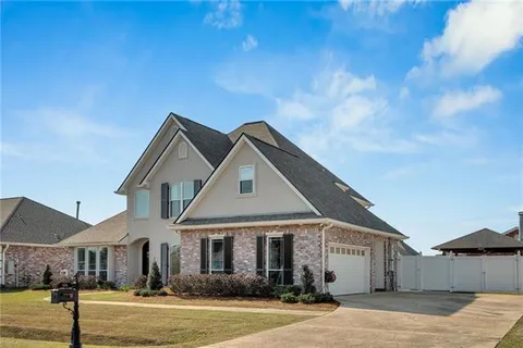 $575,000 | 104 Live Oak Lane, Luling, LA 70070