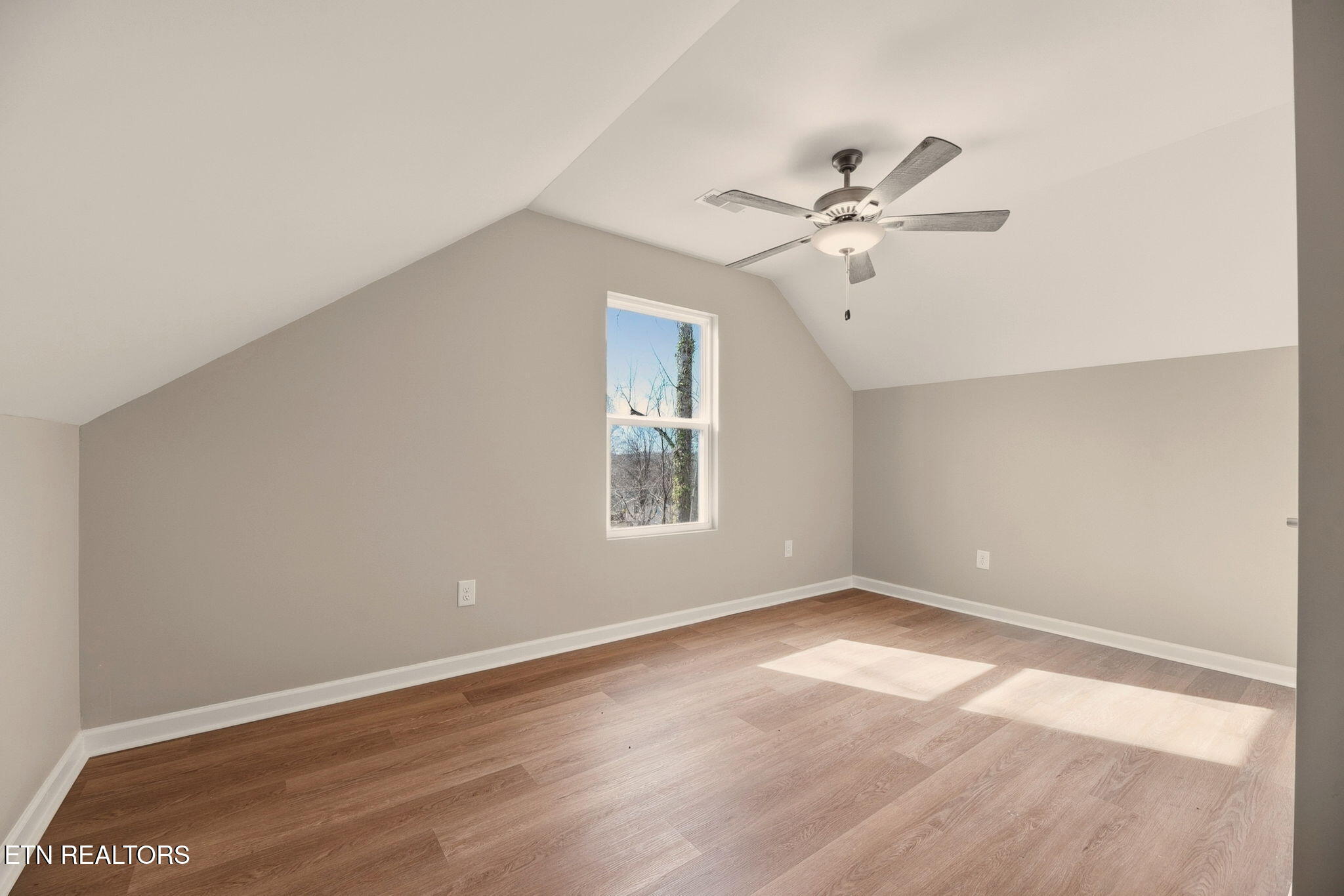 136 California Avenue Oak Ridge, TN 37830 - Photo 20 of 23 21-web-or-mls-Clfrn136 (62)