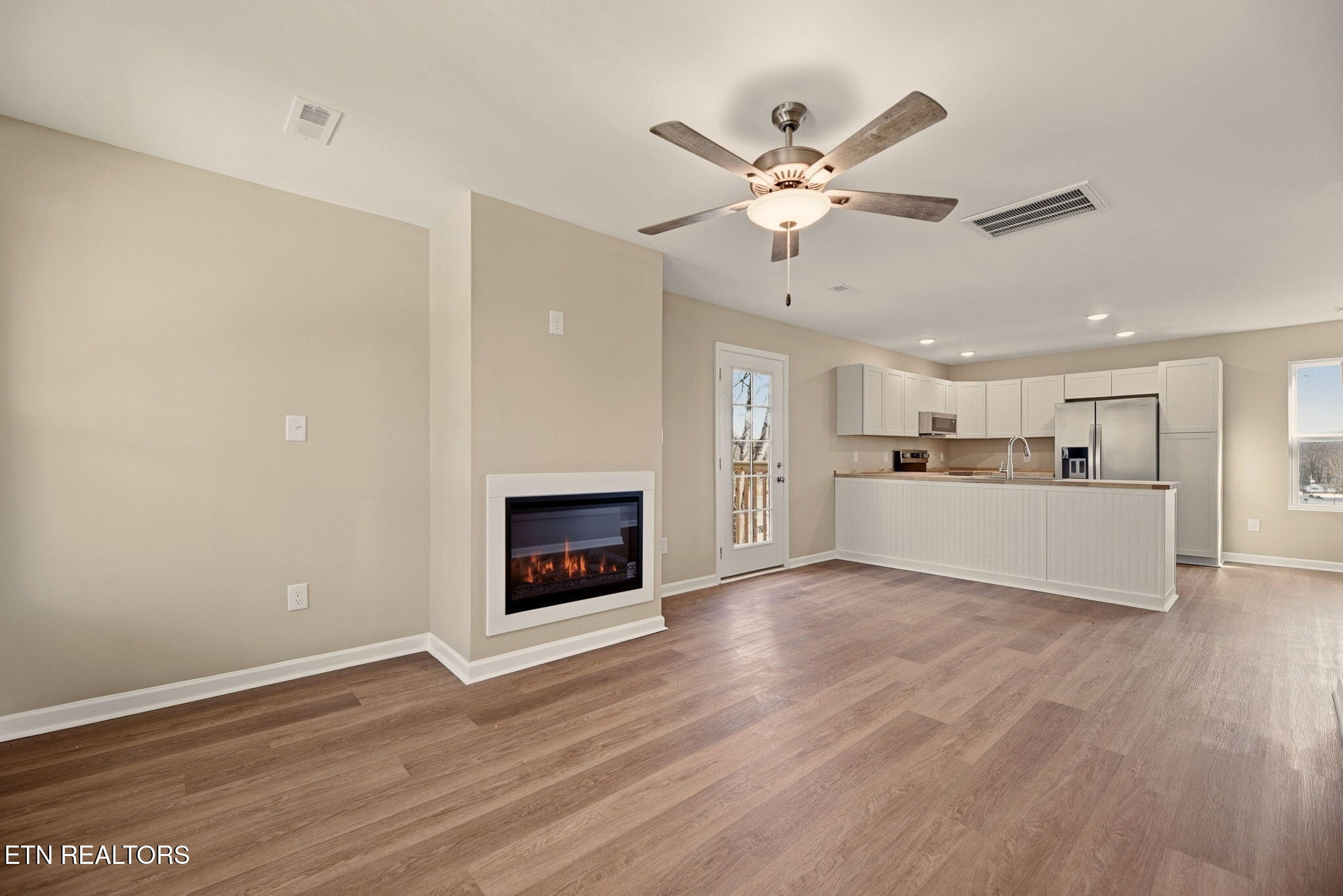 136 California Avenue Oak Ridge, TN 37830 - Photo 5 of 23 6-web-or-mls-Clfrn136 (17)_with_fire