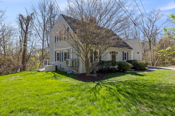 $475,000 | 4 Avalon Place, West Brookfield, MA 01585