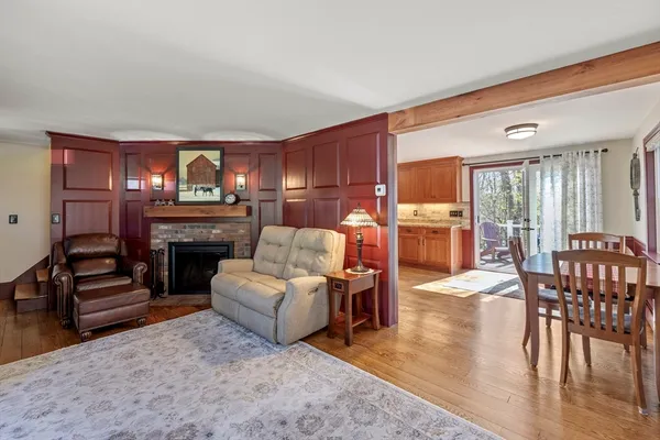 $475,000 | 4 Avalon Place, West Brookfield, MA 01585