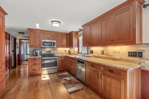 $475,000 | 4 Avalon Place, West Brookfield, MA 01585
