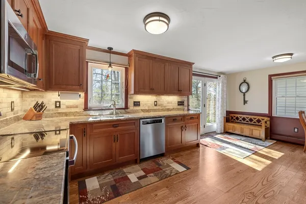 $475,000 | 4 Avalon Place, West Brookfield, MA 01585