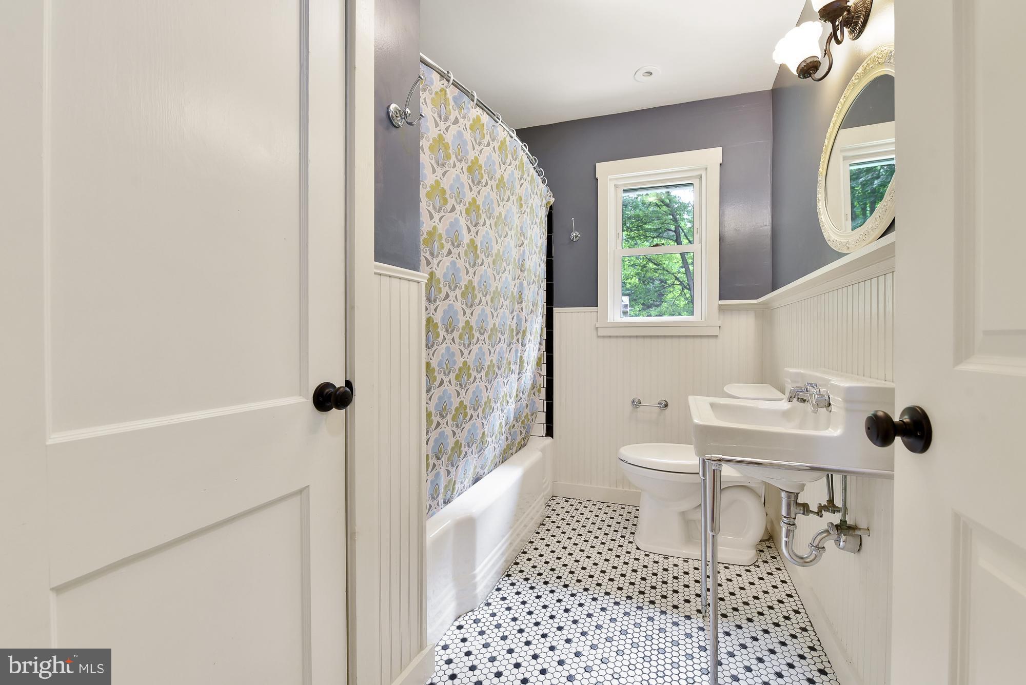 7227 Ridge Road Frederick, MD 21702 - Photo 22 of 31 Super sweet bath with custom wainscoting