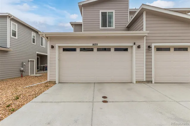 a view of a house with garage
