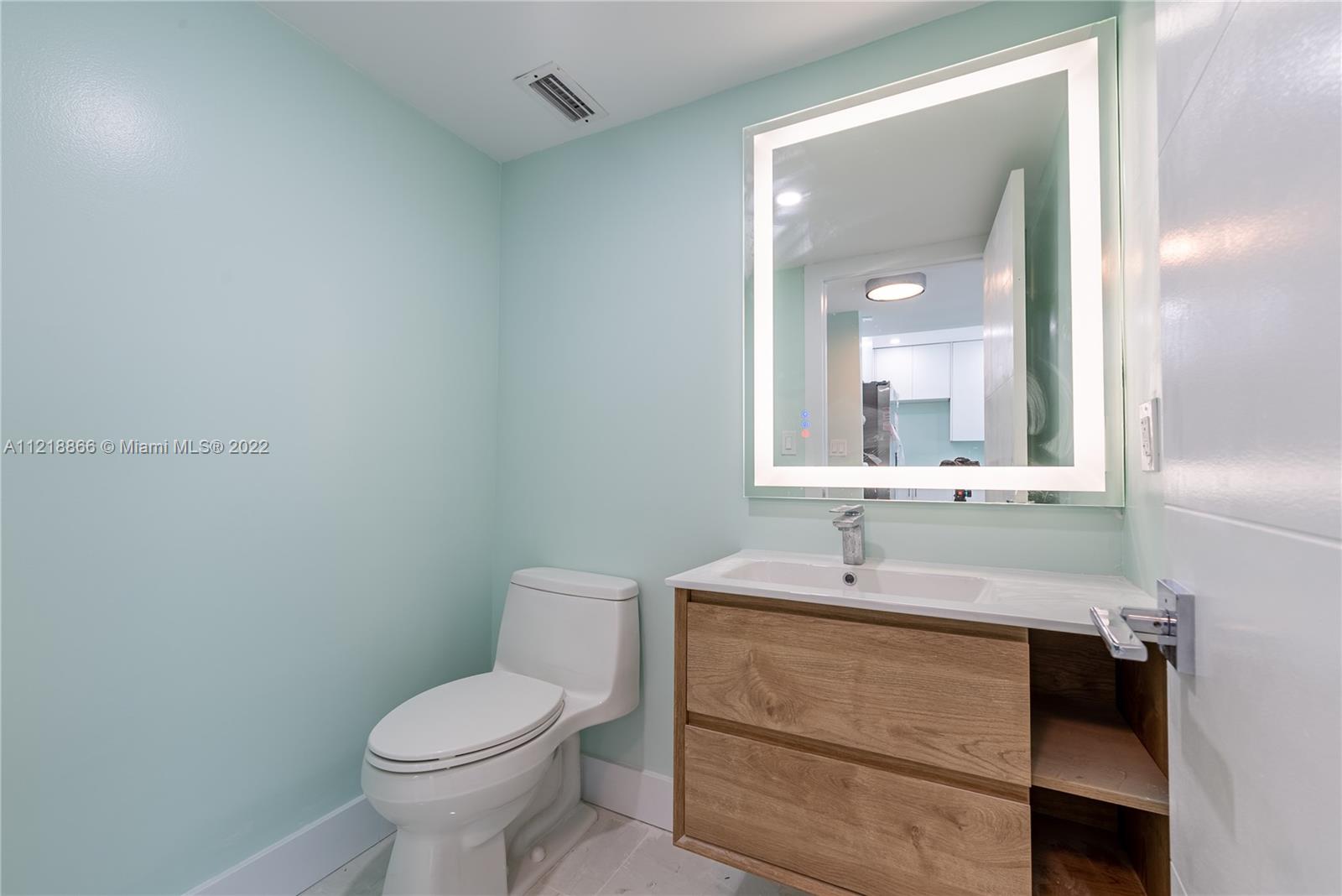 1450 Lincoln Road, Unit 608 Miami Beach, FL 33139 - Photo 5 of 22 Gallery Image 5