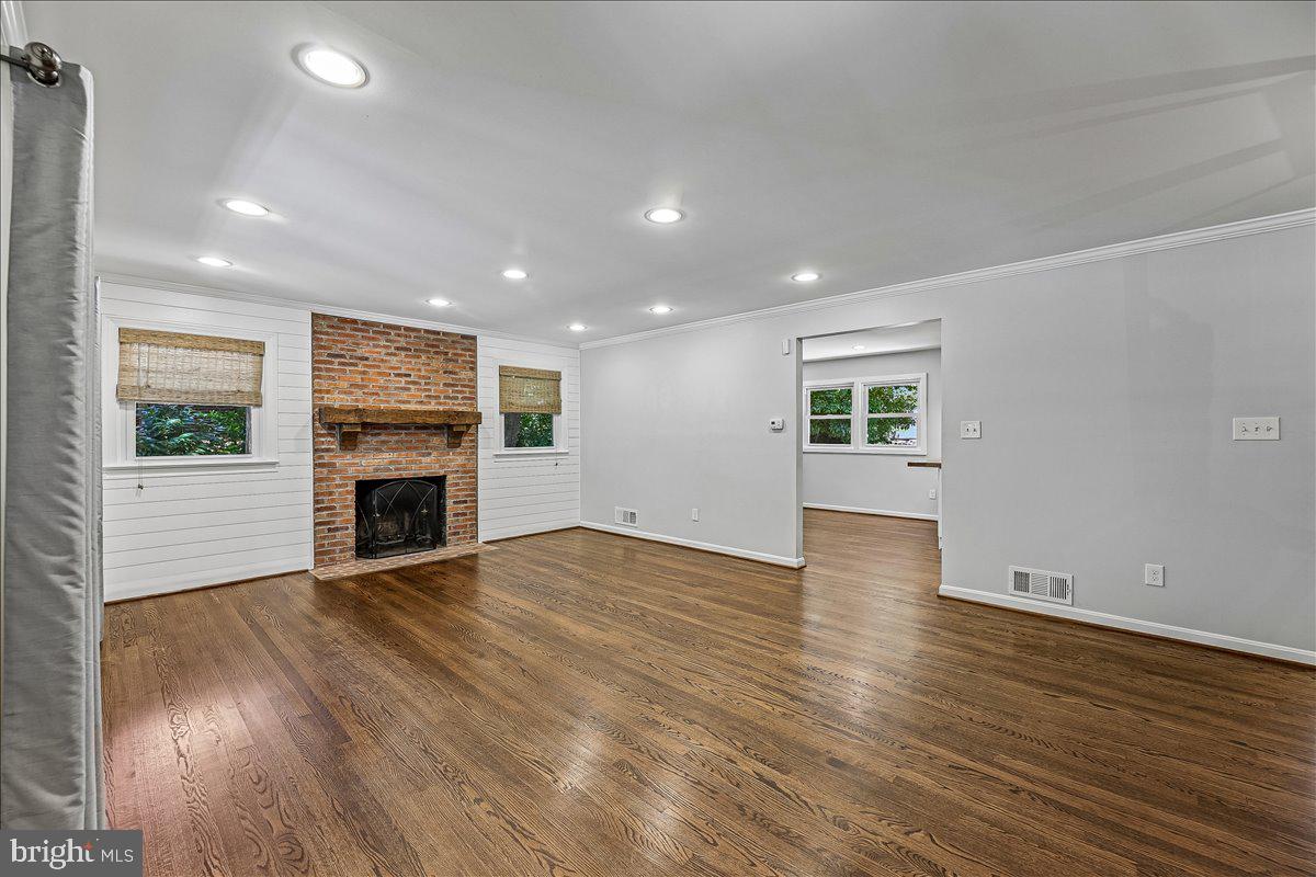 8109 Bainbridge Road Alexandria, VA 22308 - Photo 5 of 21