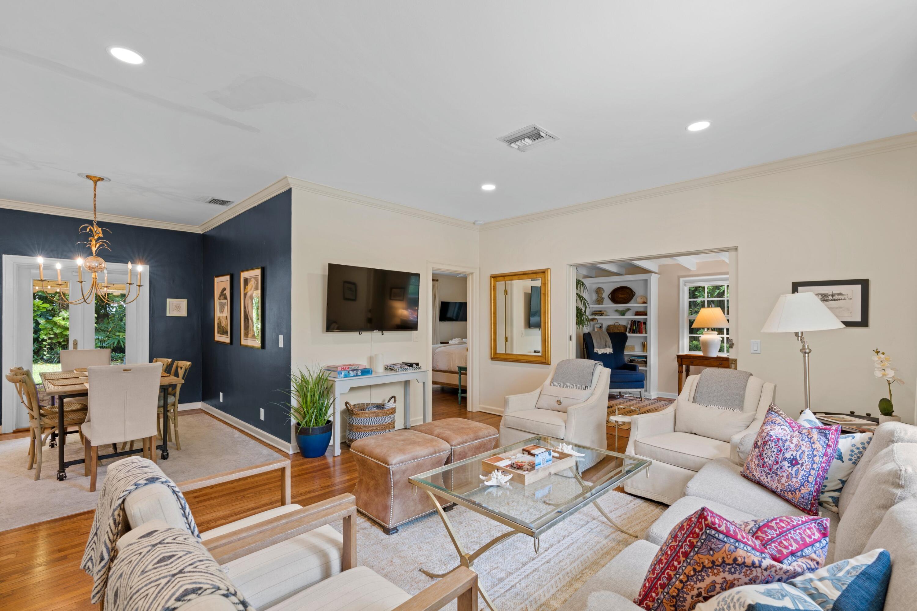 733 Sunset Road West Palm Beach, FL 33401 - Photo 8 of 32 Living Room