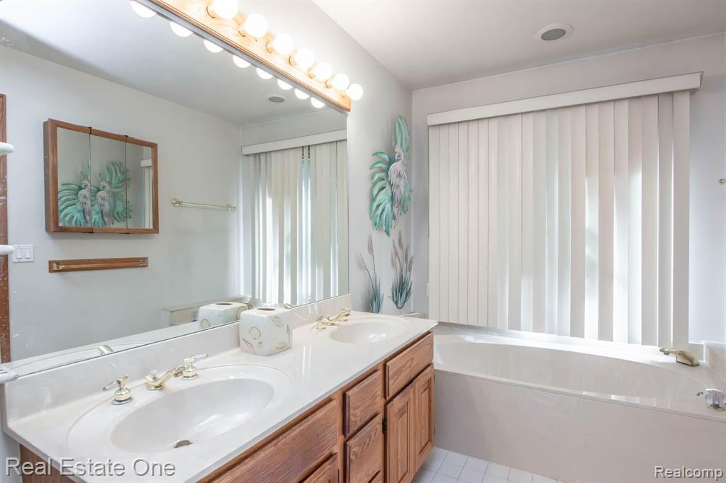 6687 Ridgeview Drive, Unit 55 Clarkston, MI 48346 - Photo 11 of 28