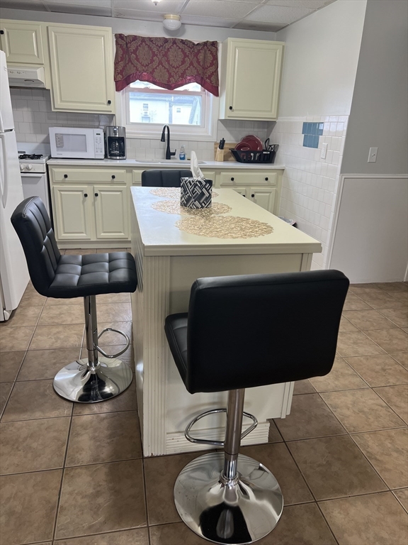 243 Columbia Street, Unit 2 Fall River, MA 02721 - Photo 4 of 8