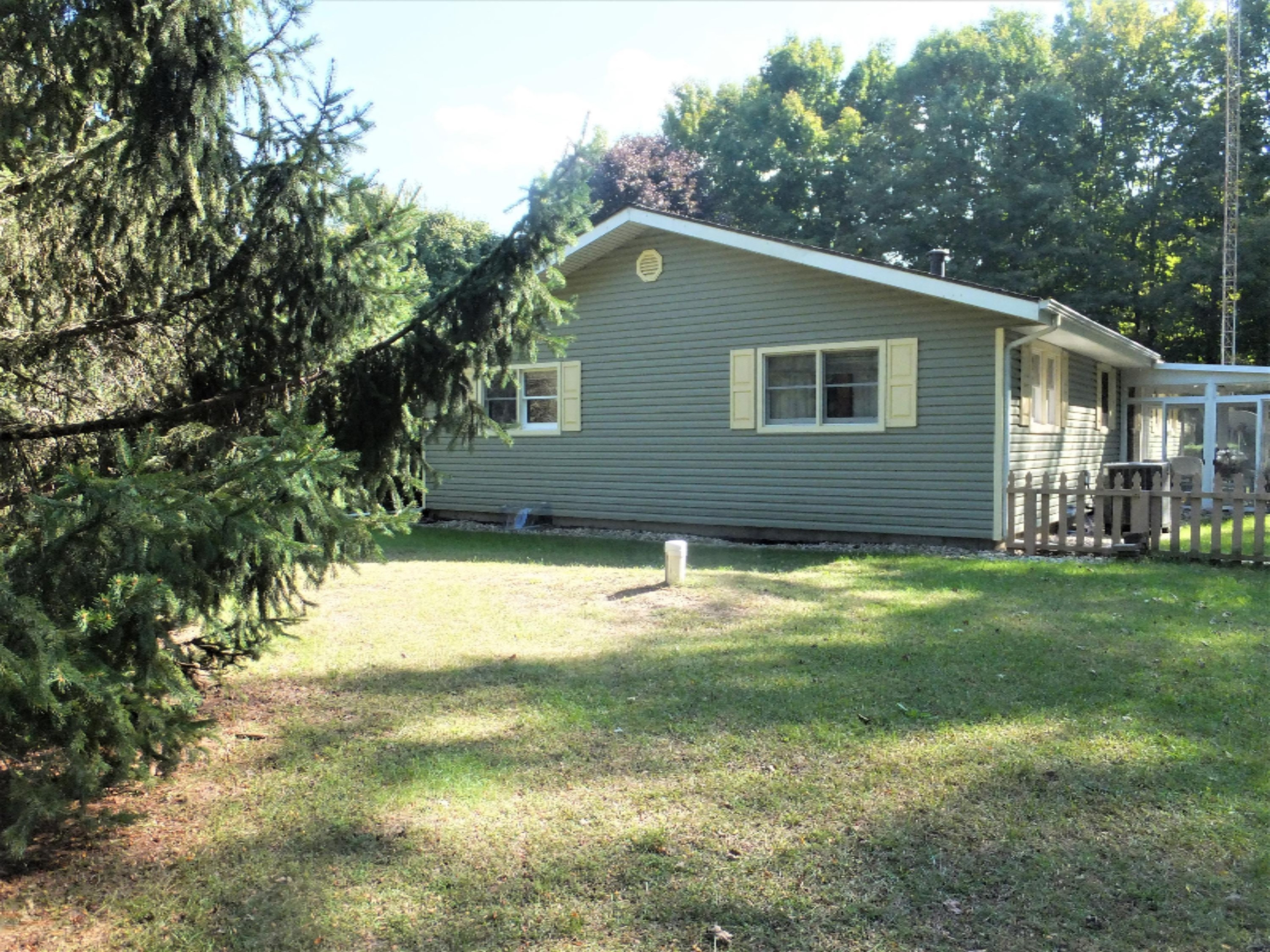 3386 Riverside Road Benton Harbor, MI 49022 - Photo 44 of 45 Side of House