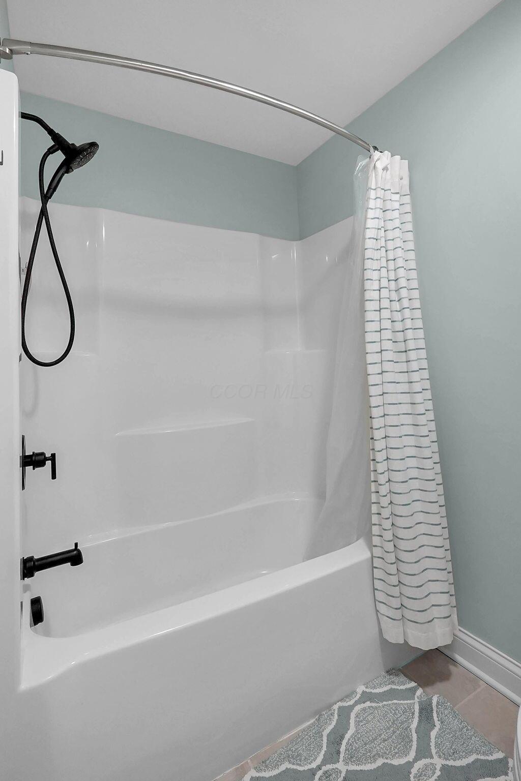 7525 Hayden Run Road Hilliard, OH 43026 - Photo 33 of 73 2nd Floor Full Bathroom