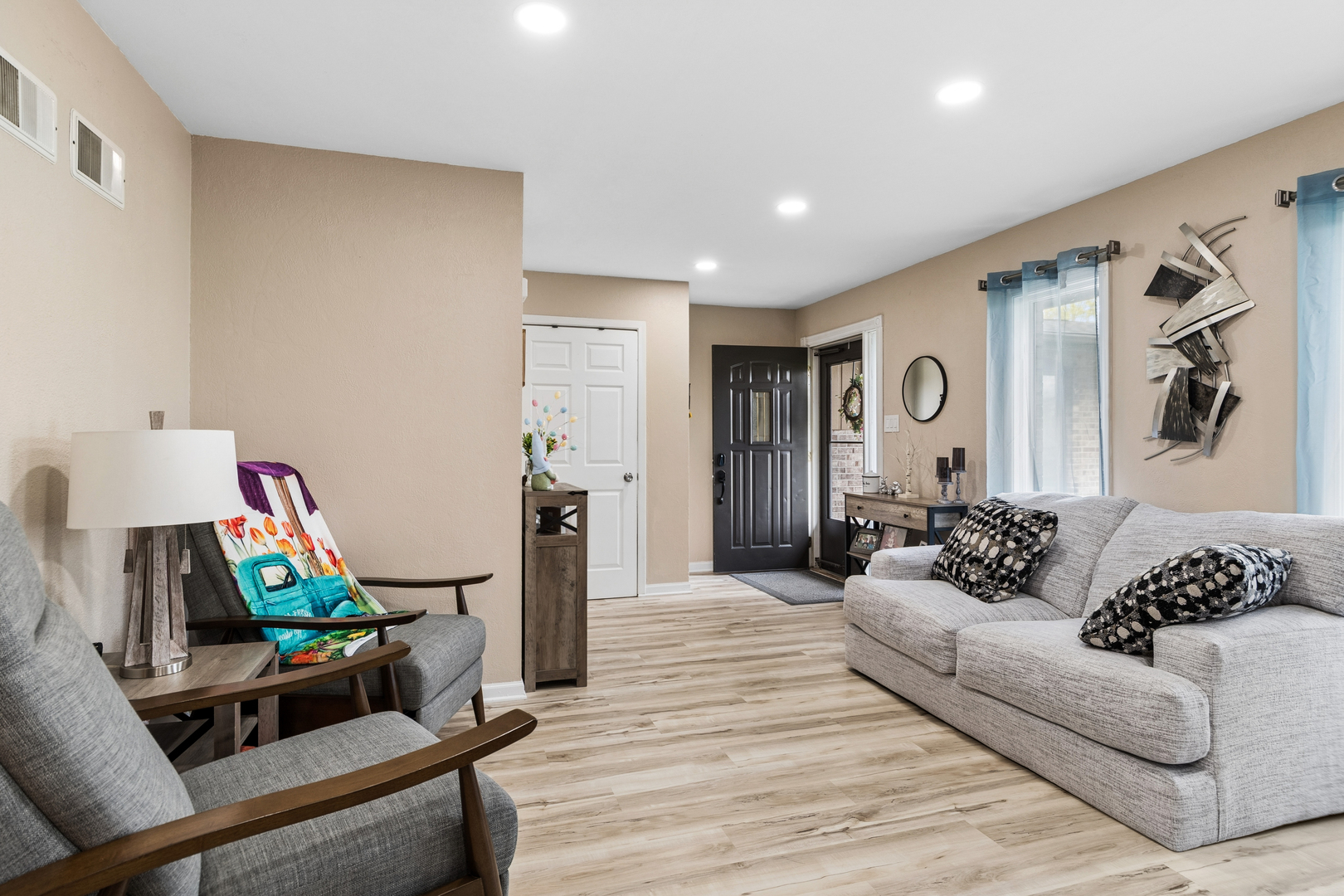 407 Greenfield Road Shorewood, IL 60404 - Photo 3 of 22