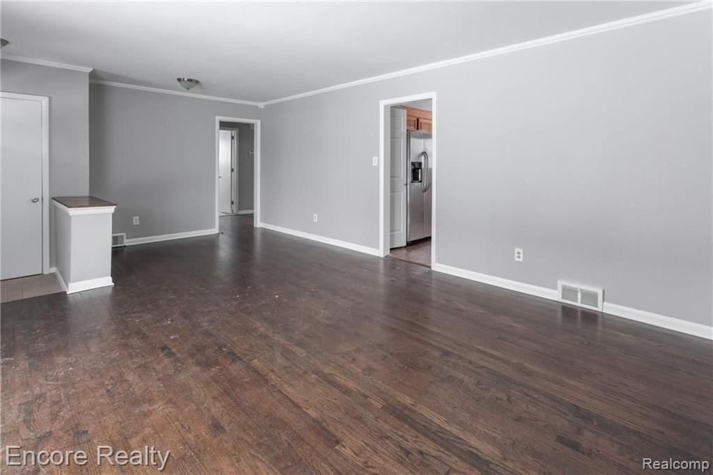 28240 Farmington Road Farmington Hills, MI 48334 - Photo 7 of 22