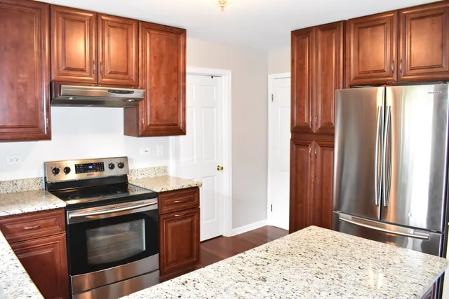 $734,900 | 175 Hilltop Avenue, Barrington, IL 60010