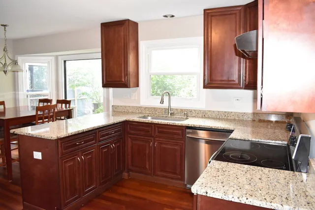 $734,900 | 175 Hilltop Avenue, Barrington, IL 60010