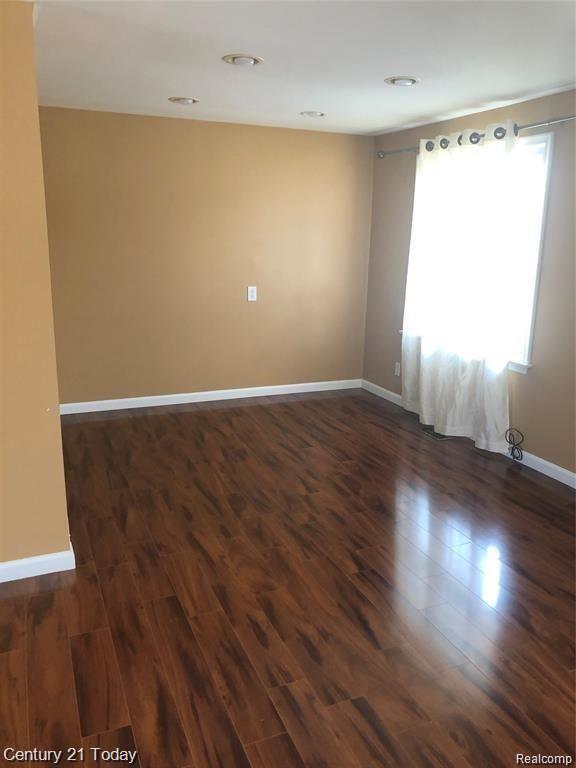 24045 Rockingham Street Southfield, MI 48033 - Photo 16 of 17