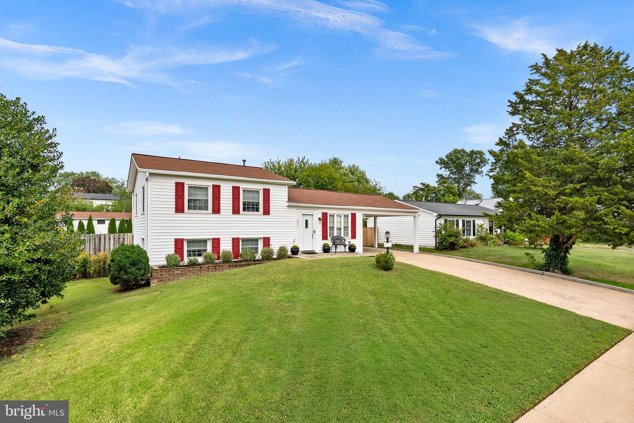 224 West Beech Road Sterling, VA 20164 - Photo 5 of 50 Gallery Image 5